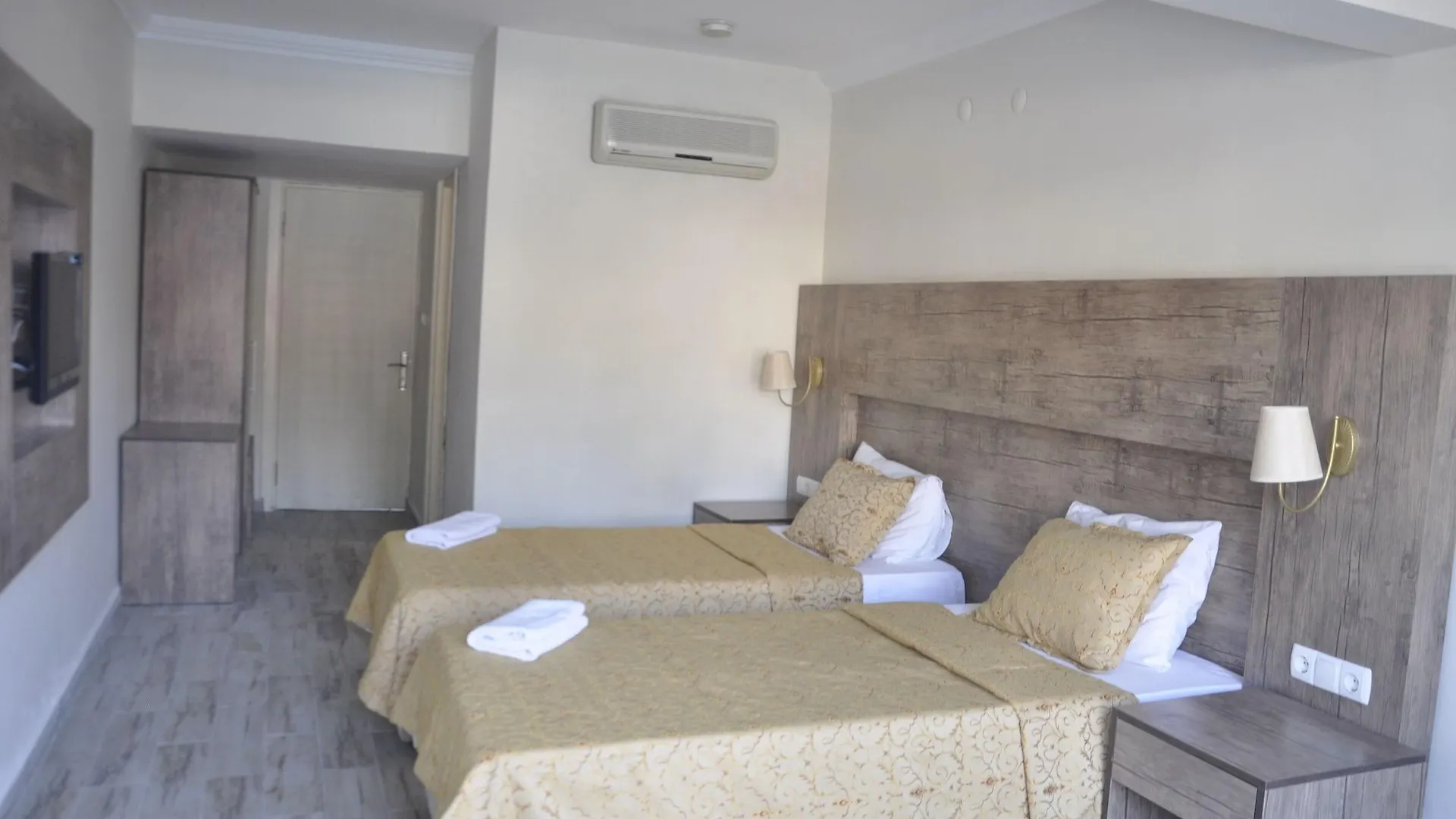 Delfi Hotel Spa&Wellness Center Bodrum 2*,